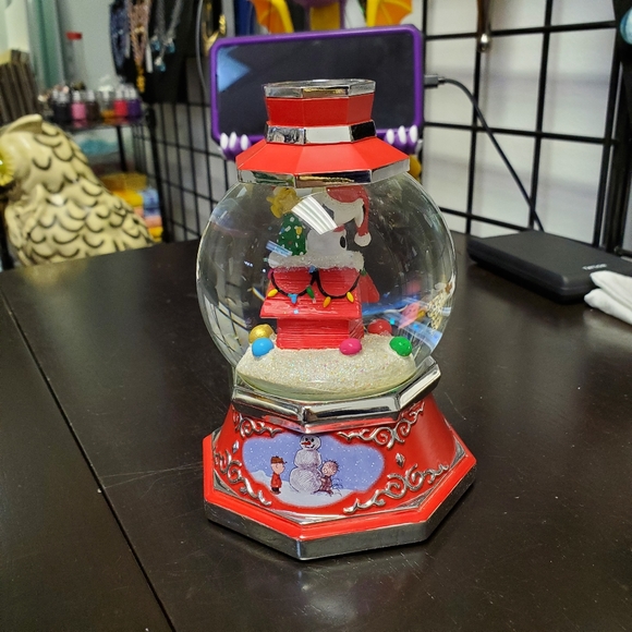 Charlie Brown and peanuts gang light up candle holders by the Bradford Exchange - Picture 5 of 11